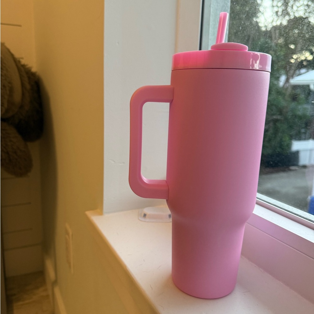 Unbranded pink tumbler - Picture 2 of 4